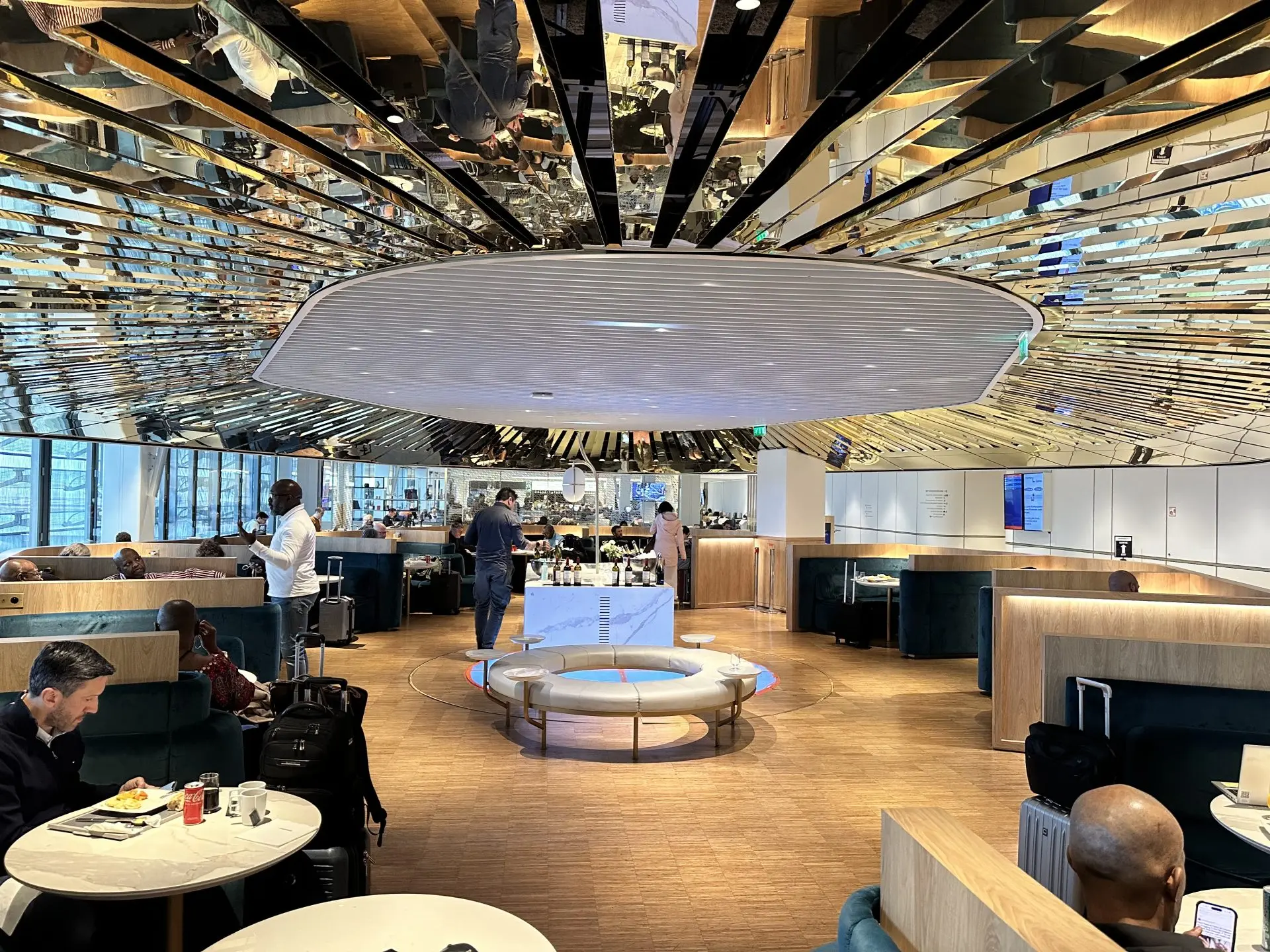 AF Salon: CDG Terminal 2E, Hall L 